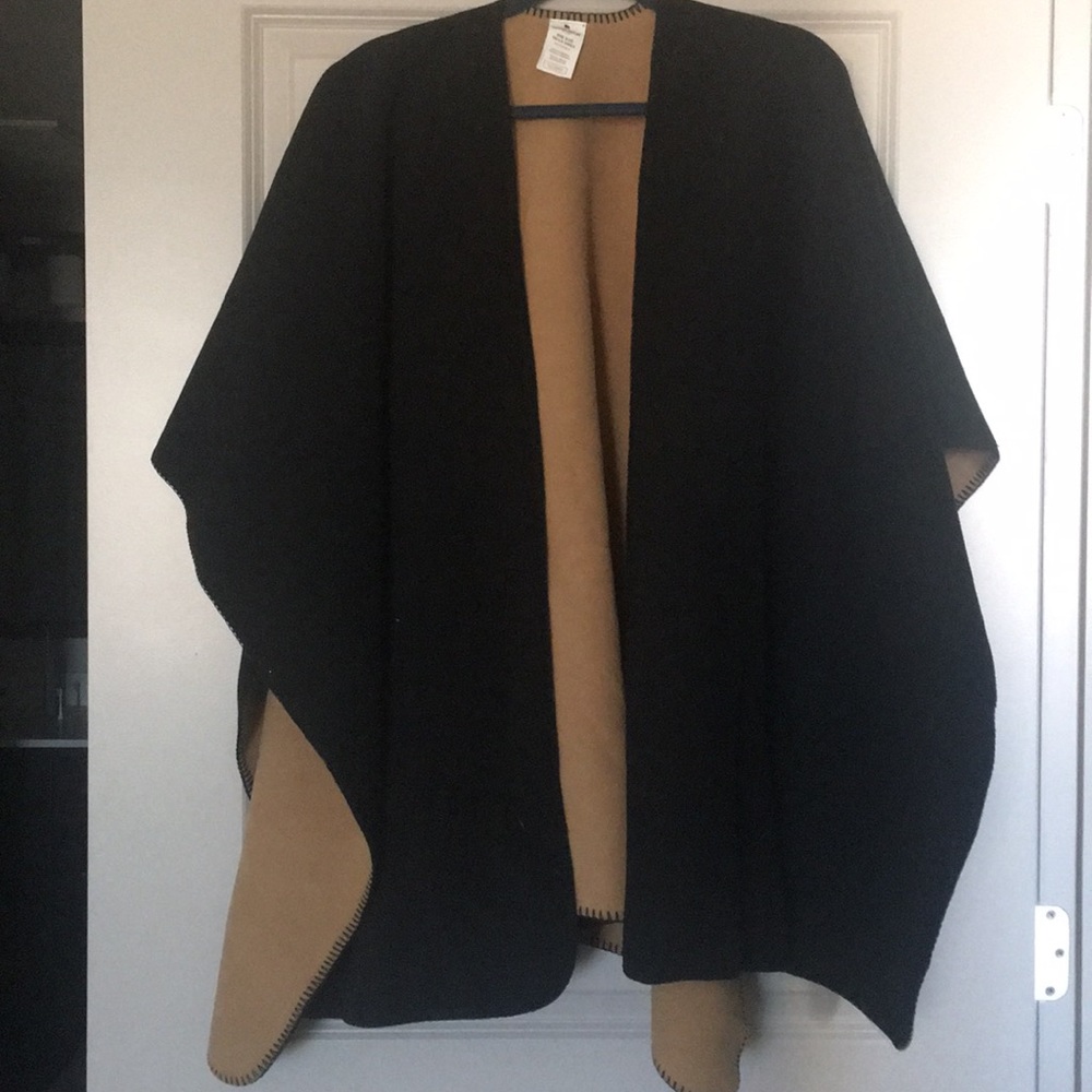 Reversible black&tan poncho/cape